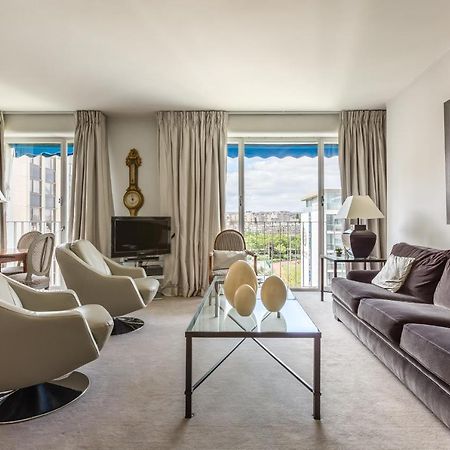 Veeve - Steps From The Eiffel Tower Apartment ปารีส ภายนอก รูปภาพ